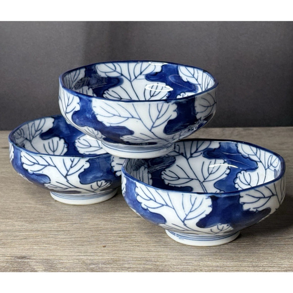 3 of 4 1/4" OMC Blue & White Porcelain Bowl, Hand Painted Flower & Leaves Japan - Picture 1 of 9